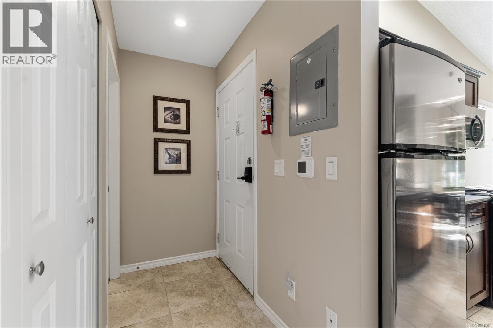 24 1135 Resort Dr photo 4