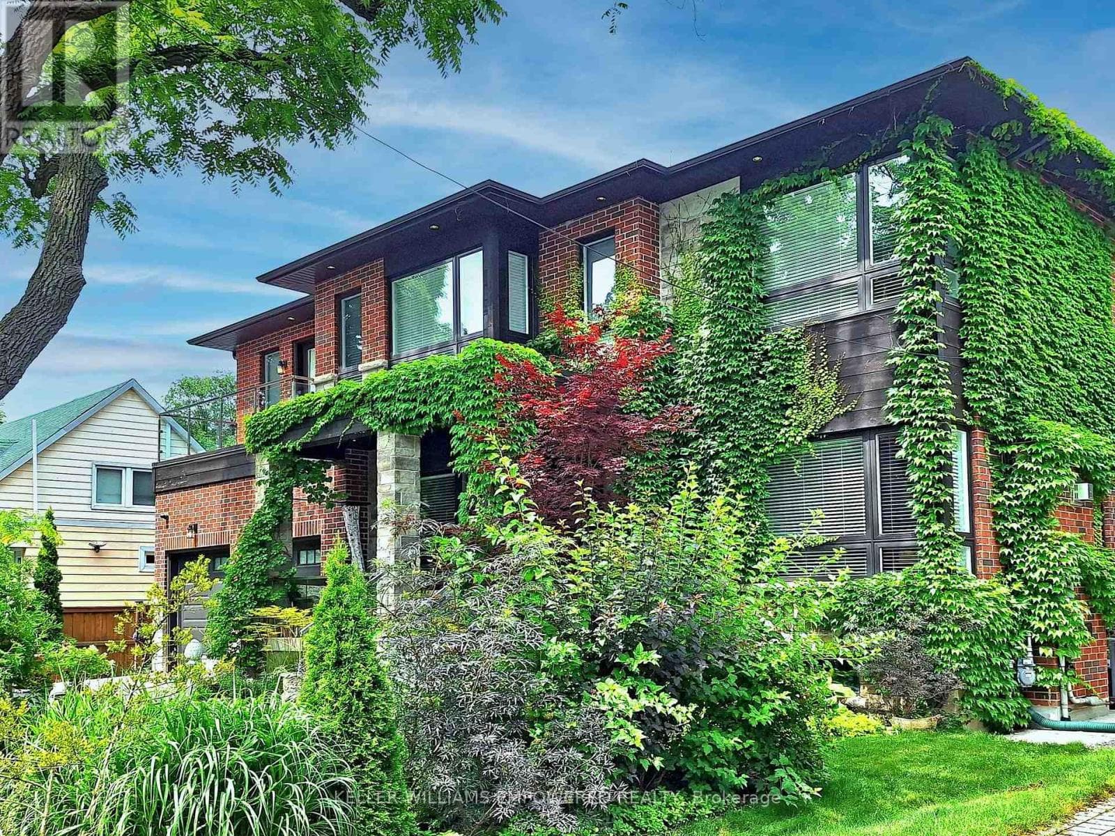 29 BEDFORD PARK AVENUE photo 2