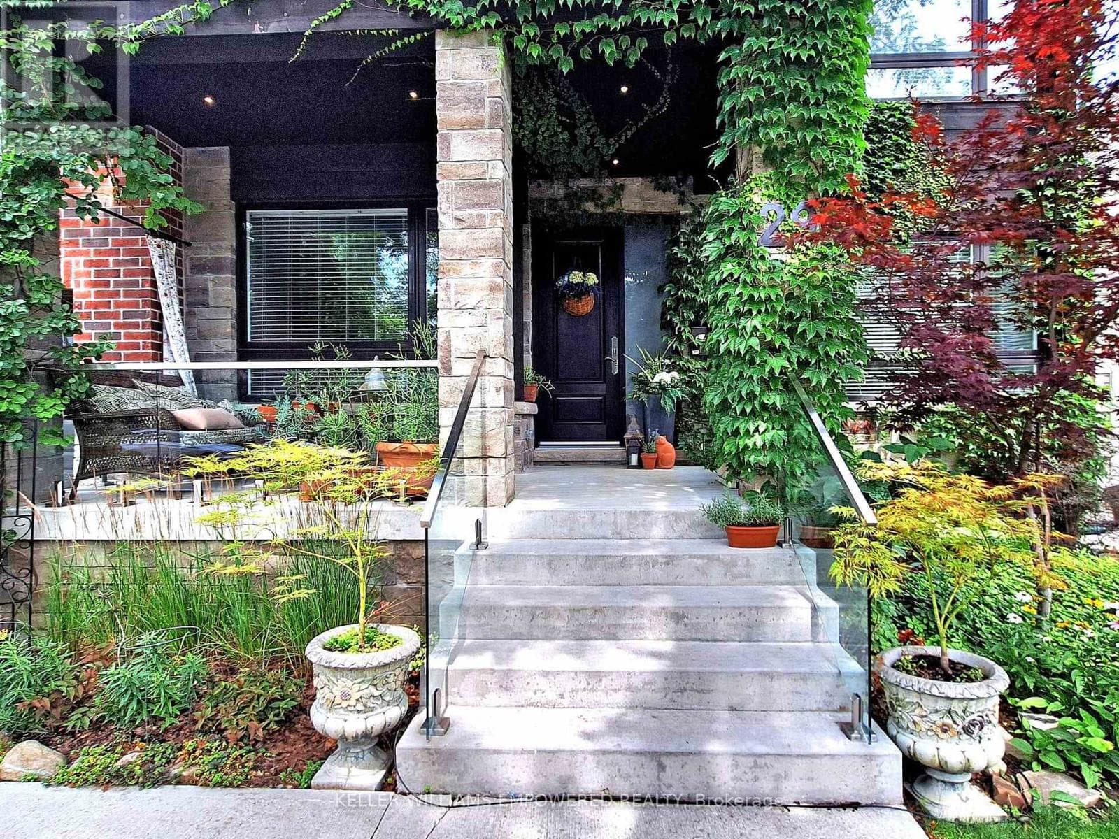 29 BEDFORD PARK AVENUE photo 4
