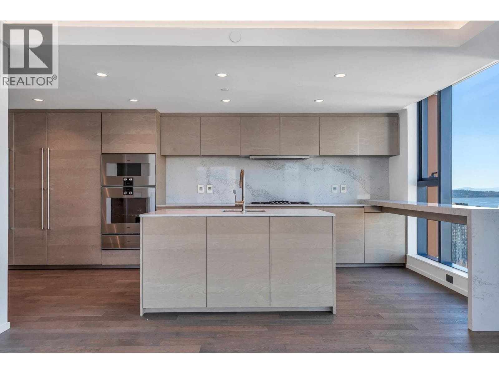 2402 1482 ROBSON STREET photo 2