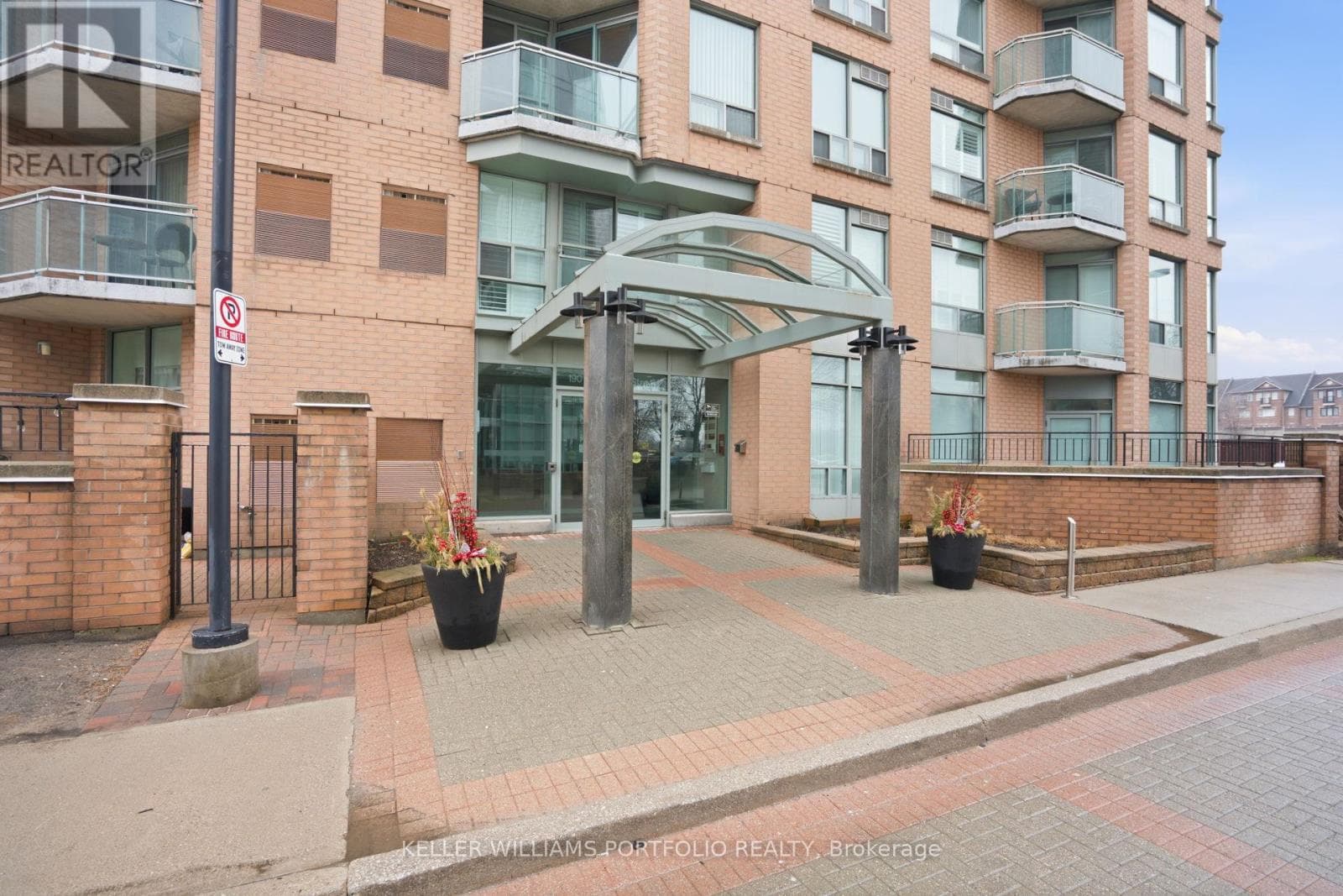802 - 190 MANITOBA STREET photo 5