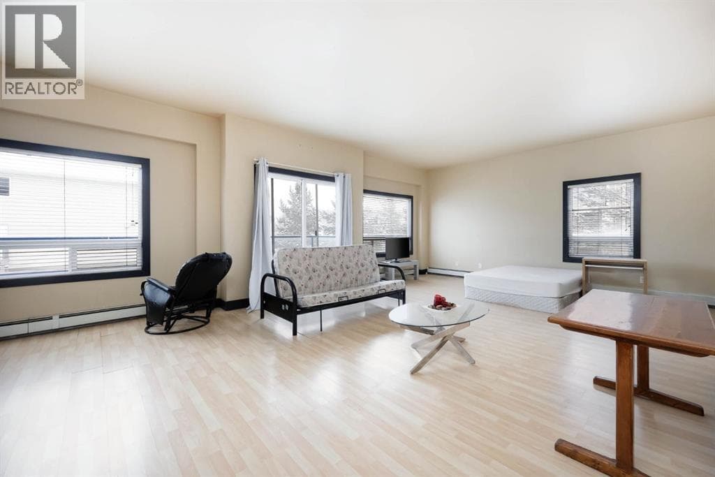 212, 8026 Franklin Avenue photo 2