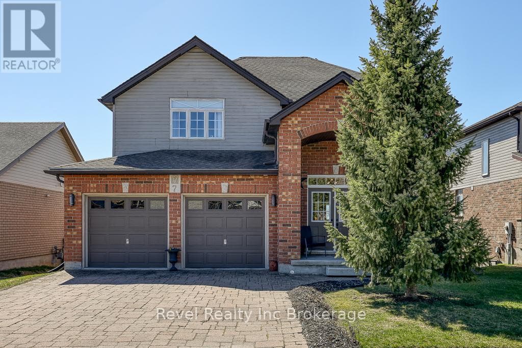 4 bed 4 bath single family at 7 WOODHATCH CRESCENT — $799,900