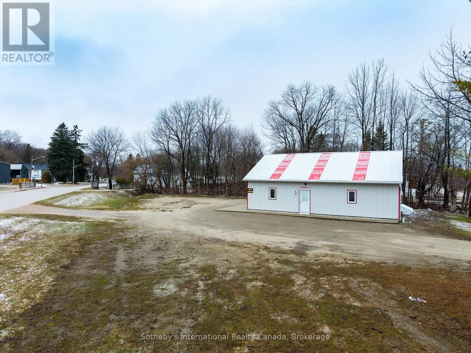 76 EDWIN STREET E photo 2