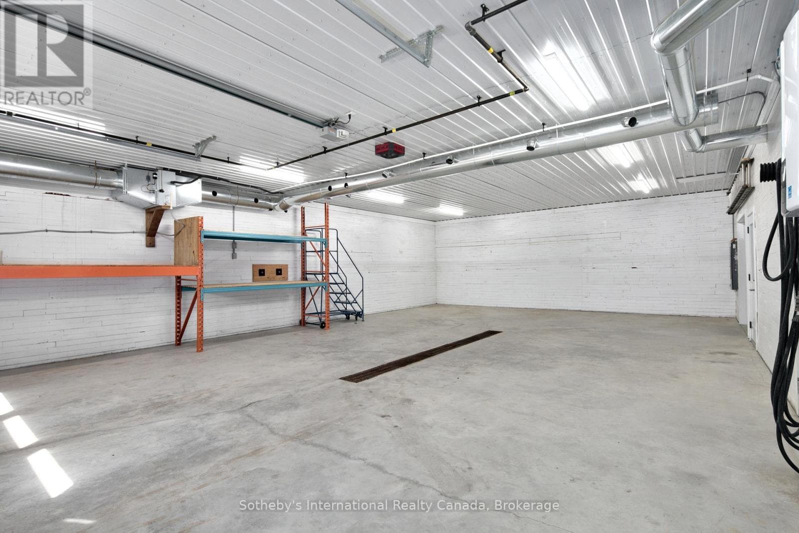 76 EDWIN STREET E photo 4