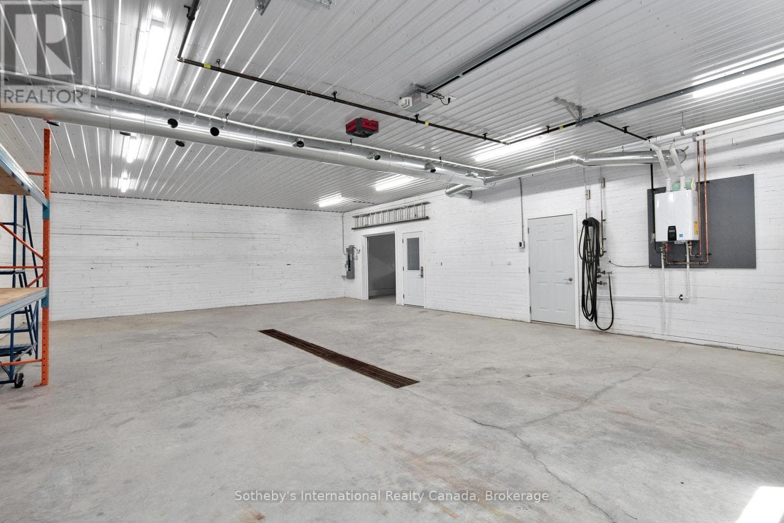 76 EDWIN STREET E photo 5