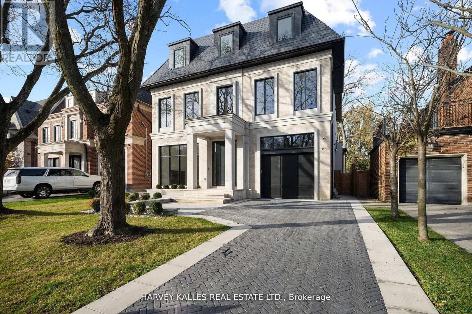 370 GLENGROVE AVENUE W photo 2