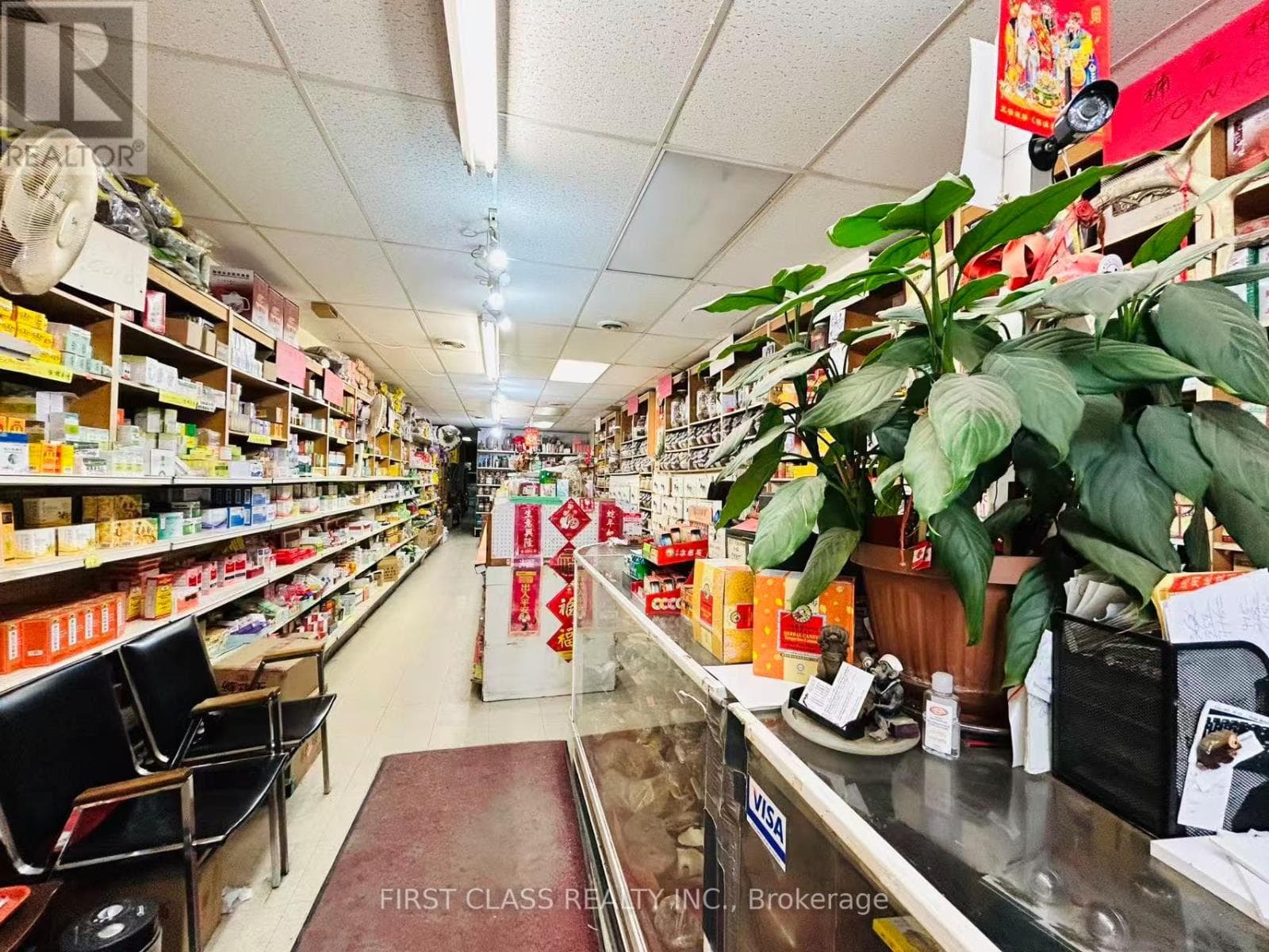 401 DUNDAS STREET W photo 2