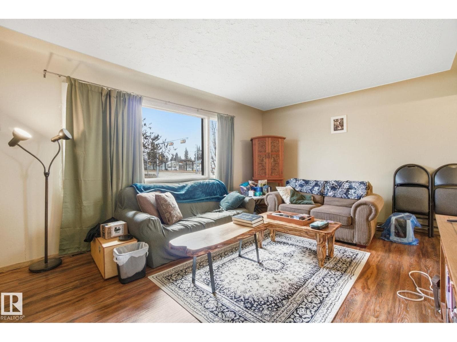 8208 73 AV NW photo 2