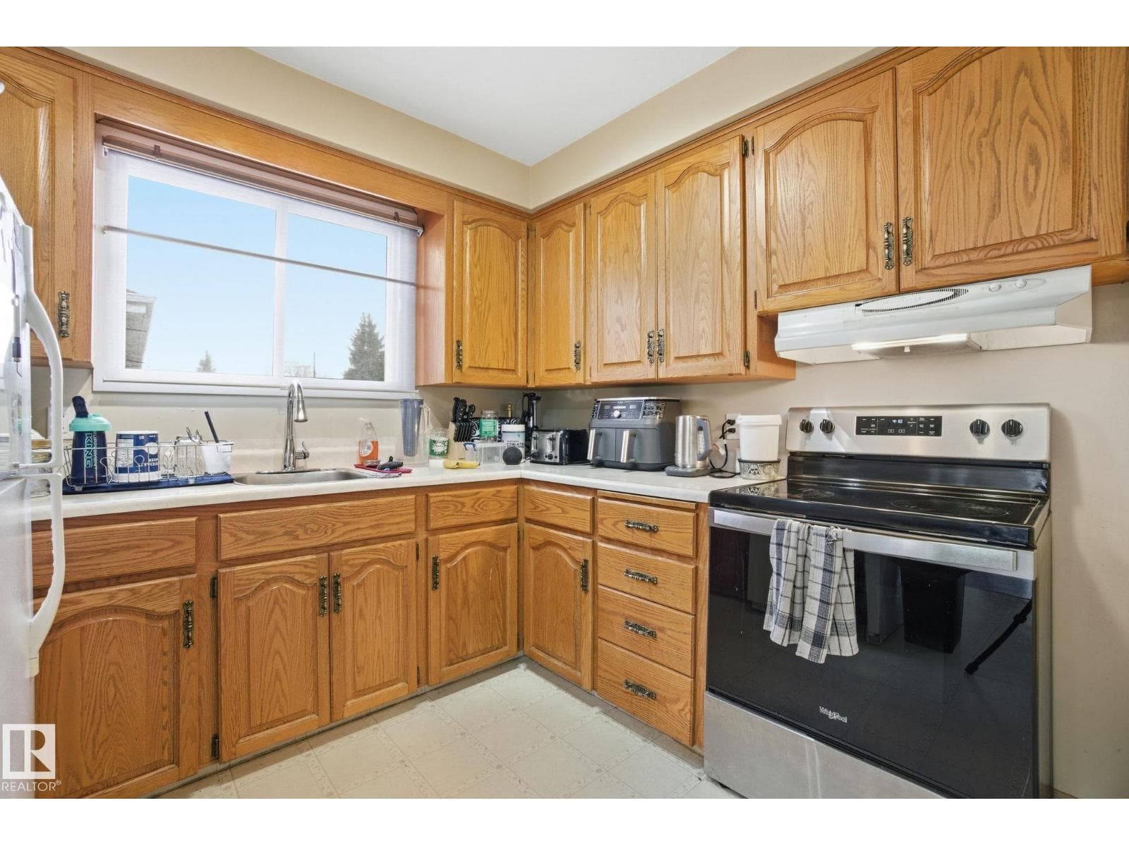 8208 73 AV NW photo 4