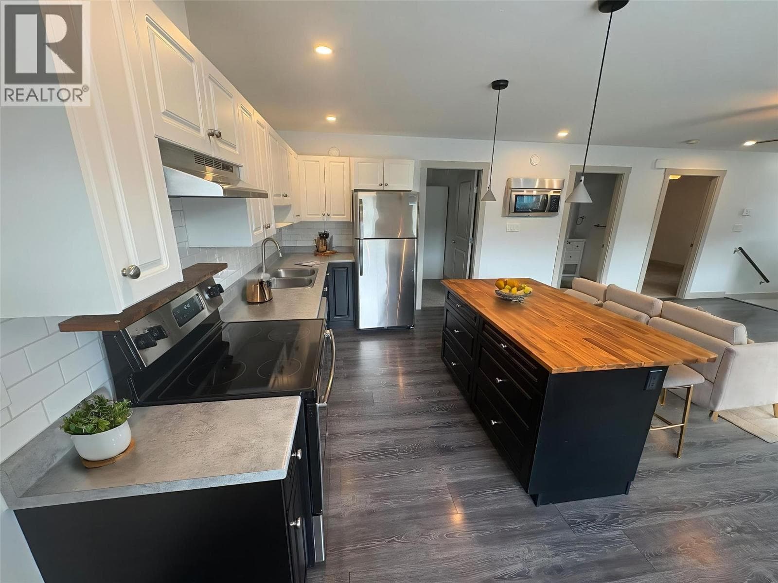 7370 Cahilty Crescent photo 3