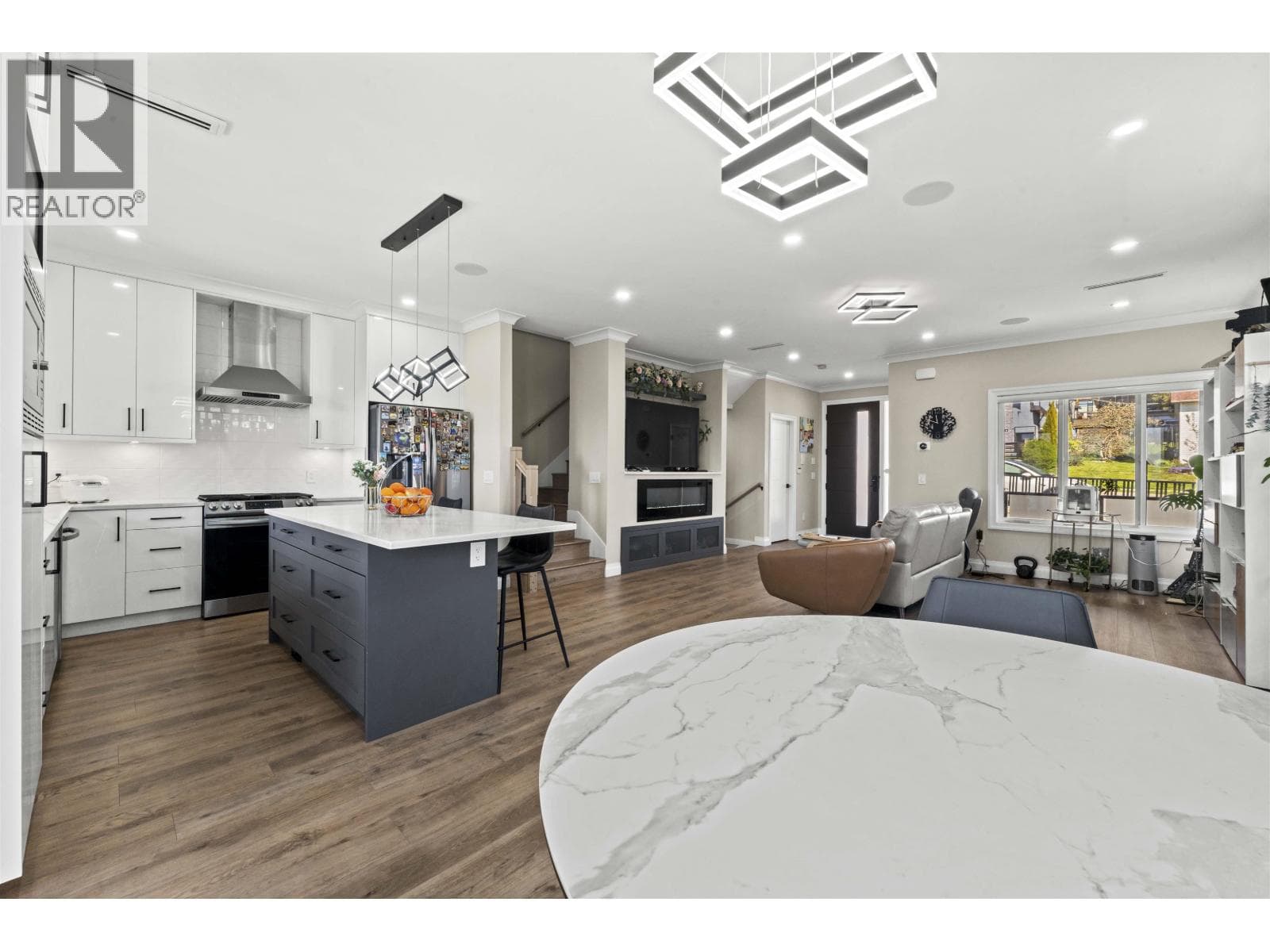 1038 STEWART AVENUE photo 3