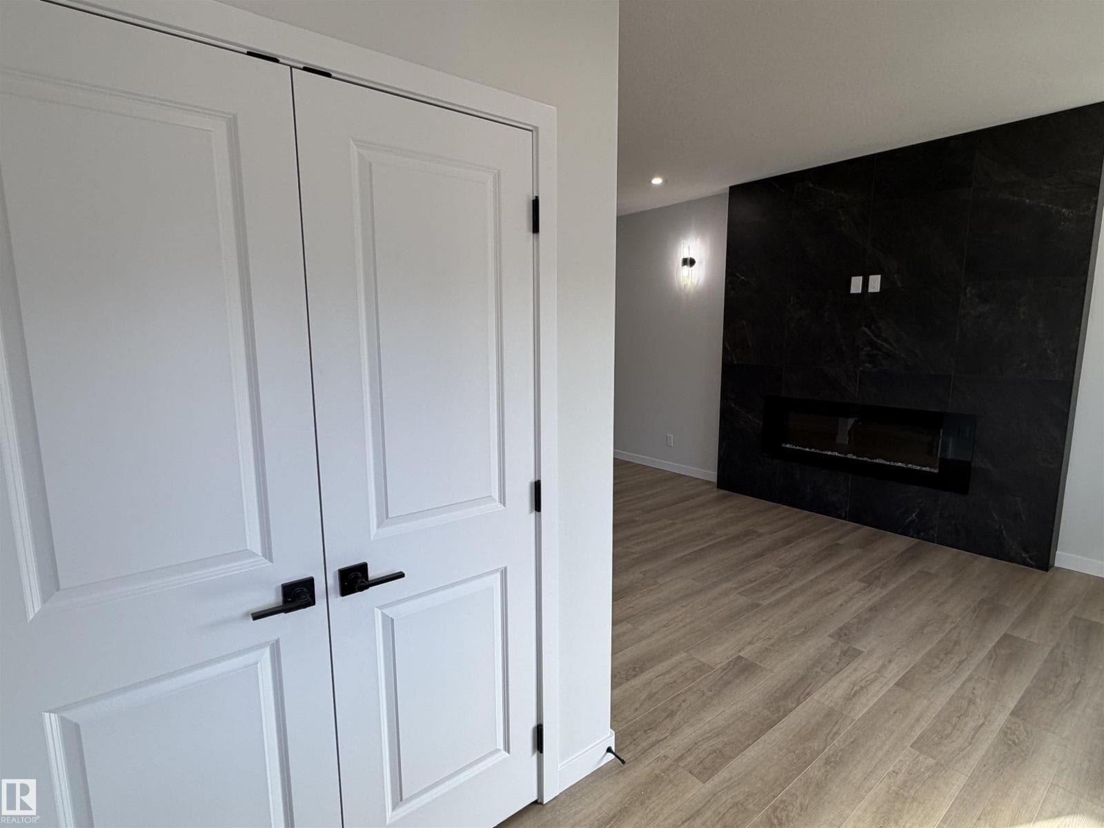 271 Munn WY photo 3