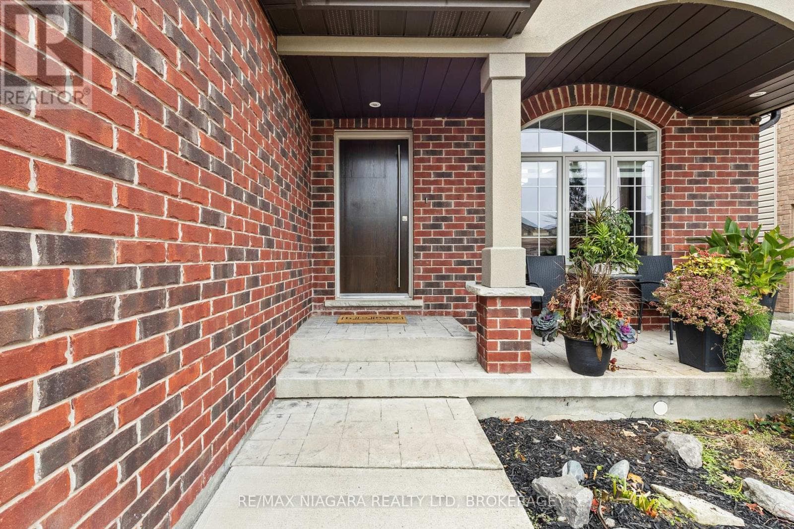 9147 HENDERSHOT BOULEVARD photo 3