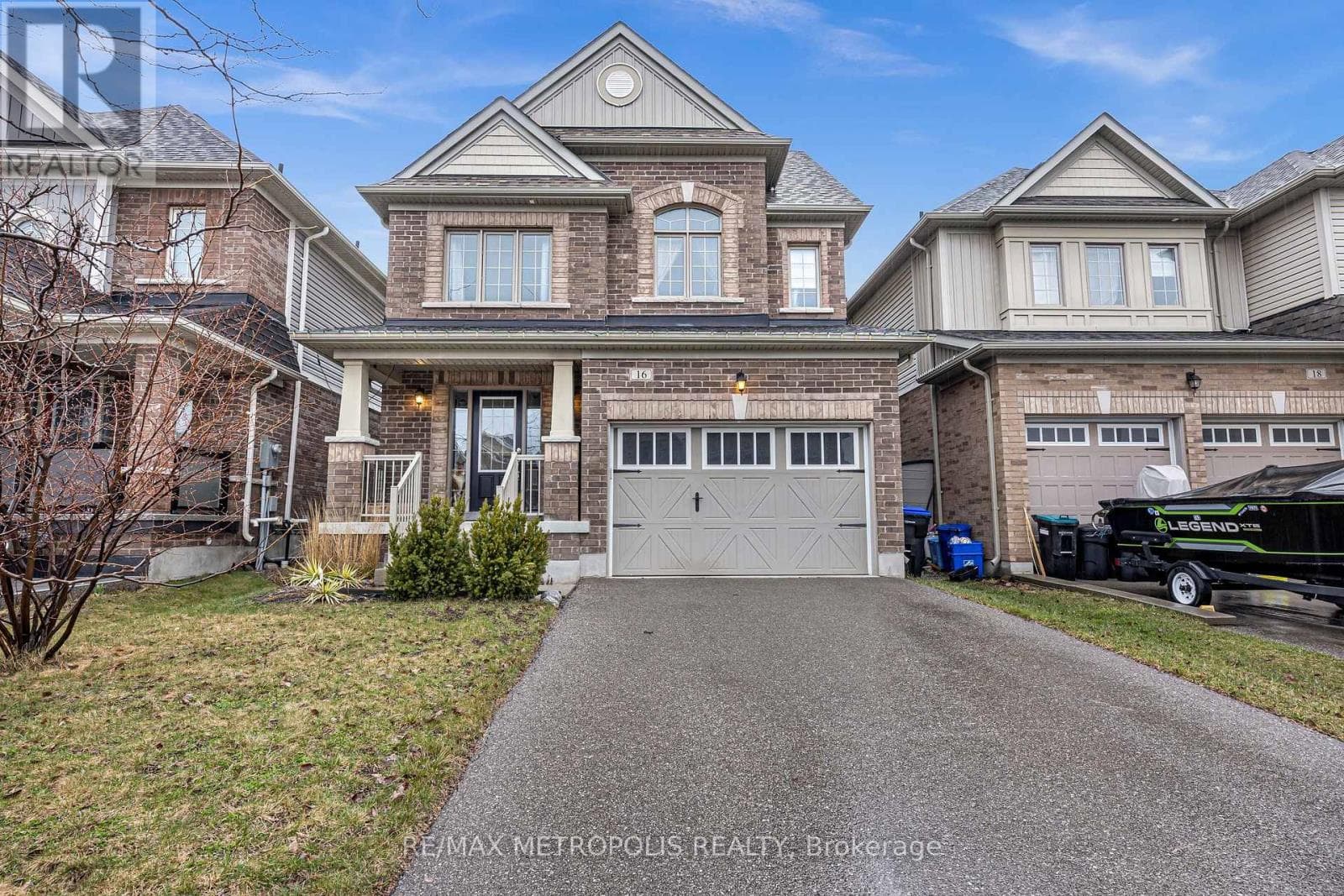 16 TREETOPS BOULEVARD photo 2