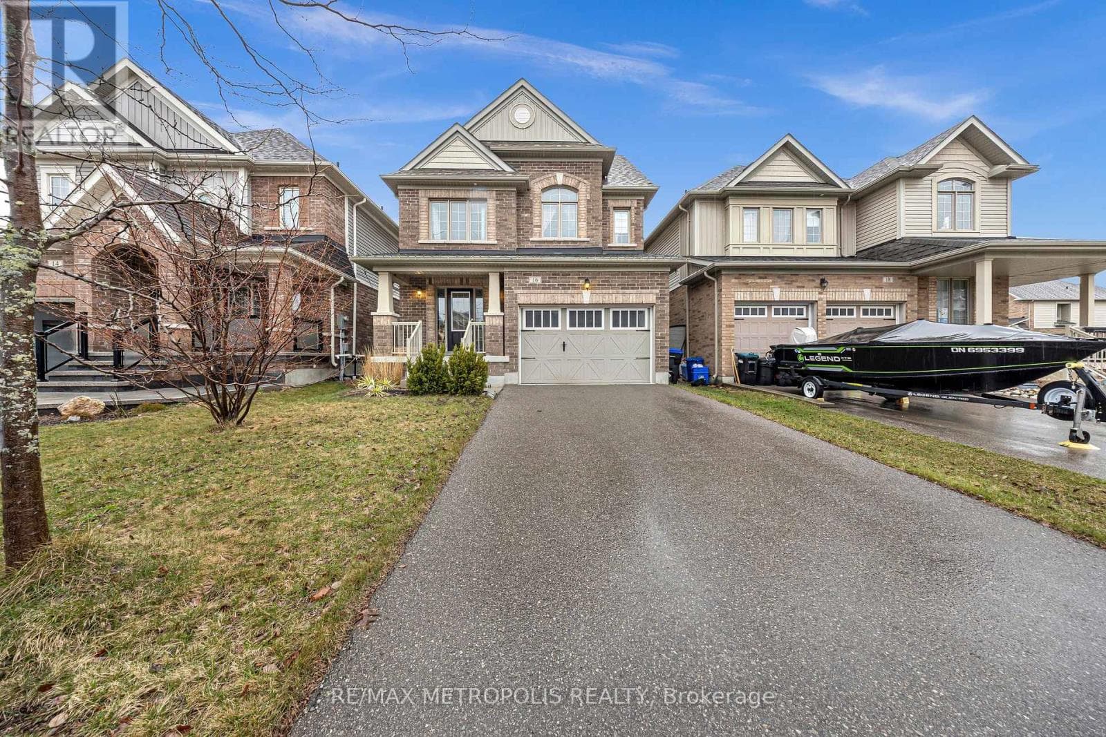 16 TREETOPS BOULEVARD photo 3