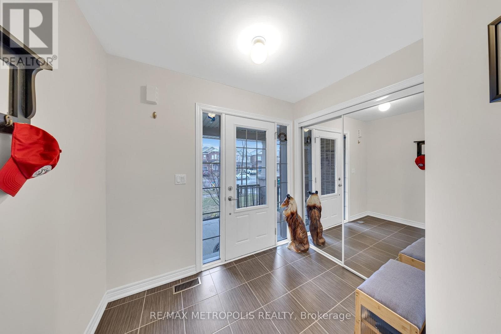 16 TREETOPS BOULEVARD photo 4