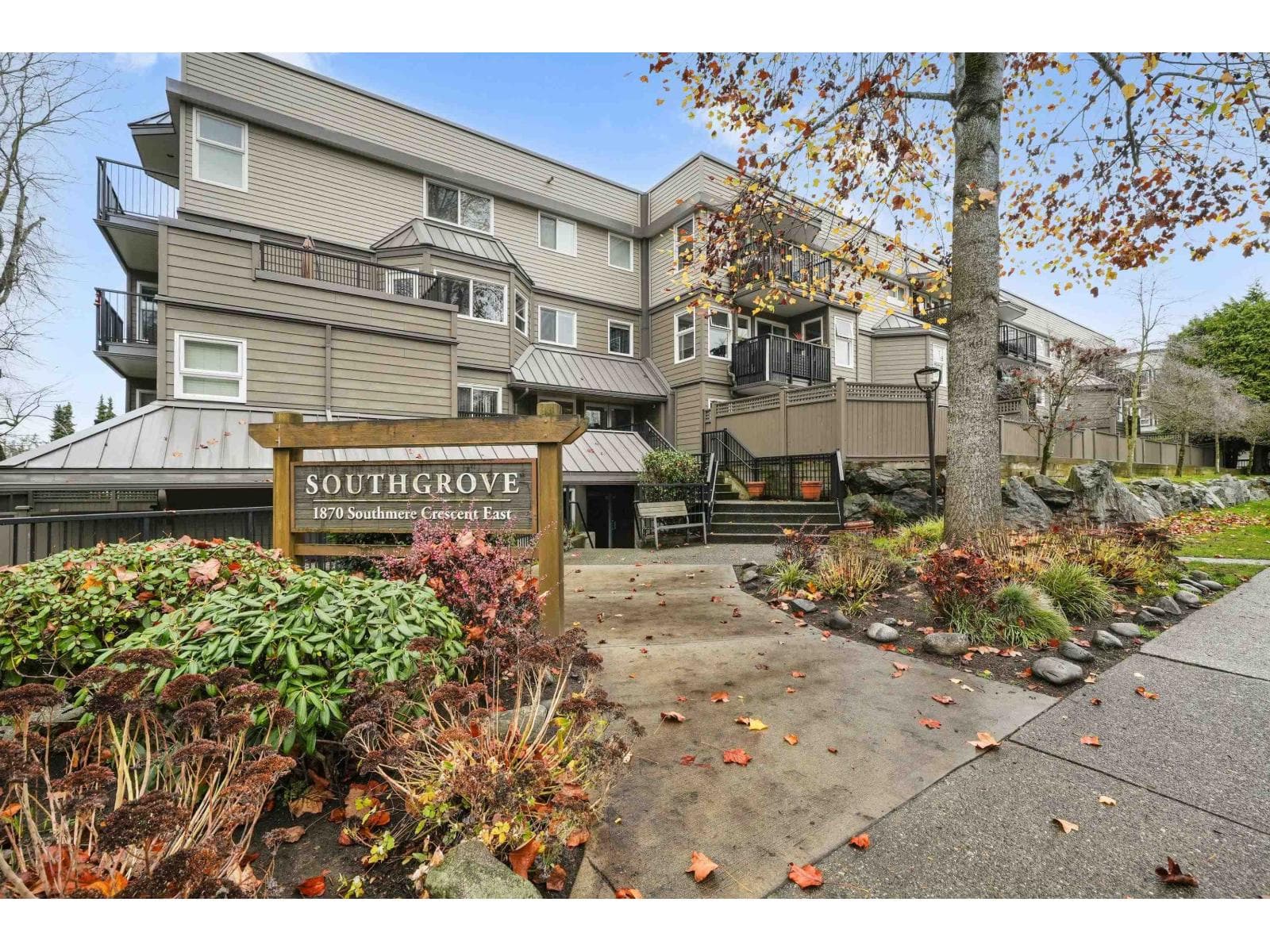 2 bed 1 bath single family at 3 1870 E SOUTHMERE CRESCENT — $369,900