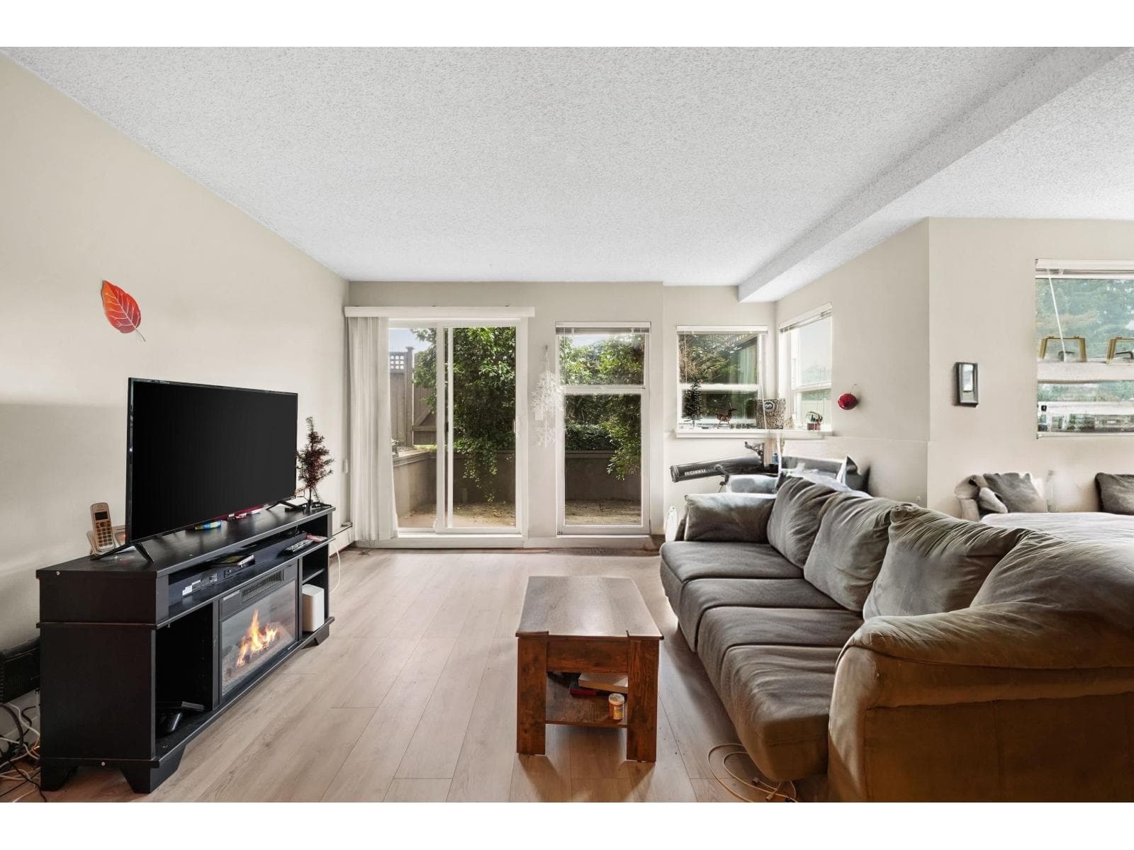 3 1870 E SOUTHMERE CRESCENT photo 2