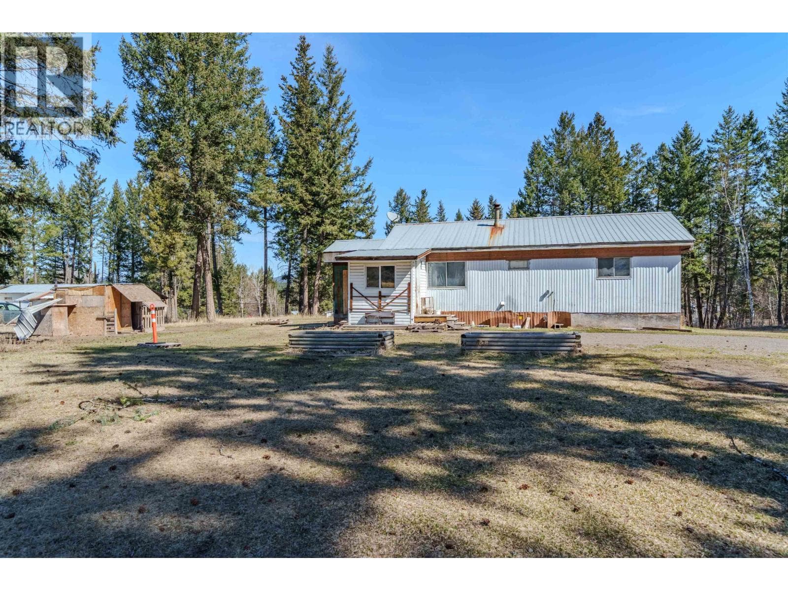 2 bed 1 bath single family at 5469 SAUNDERS CRESCENT — $235,000
