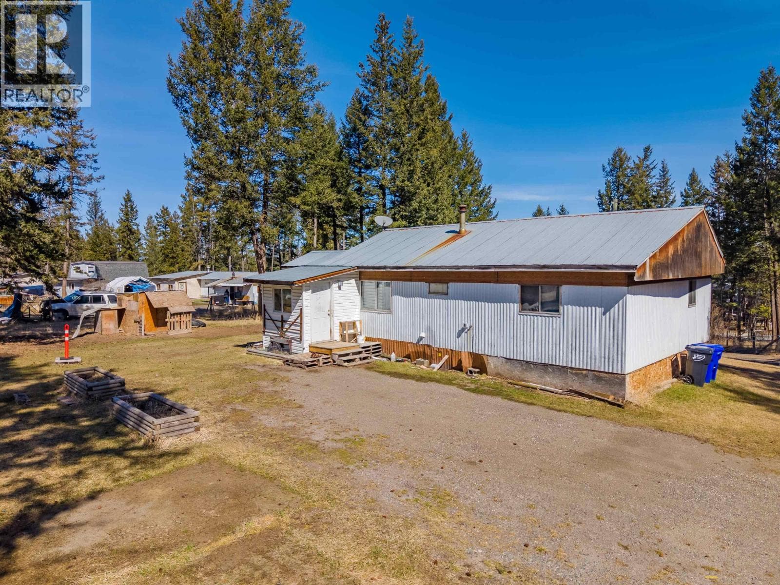 5469 SAUNDERS CRESCENT photo 2