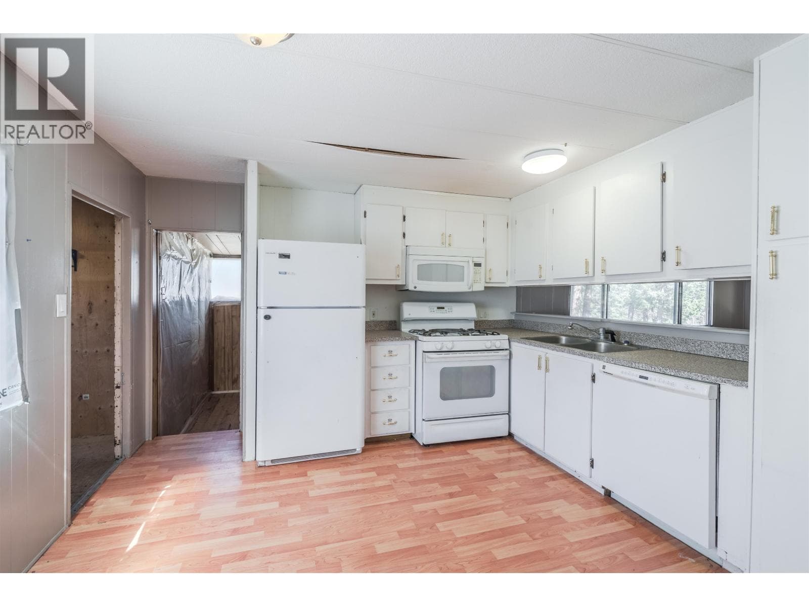 5469 SAUNDERS CRESCENT photo 3