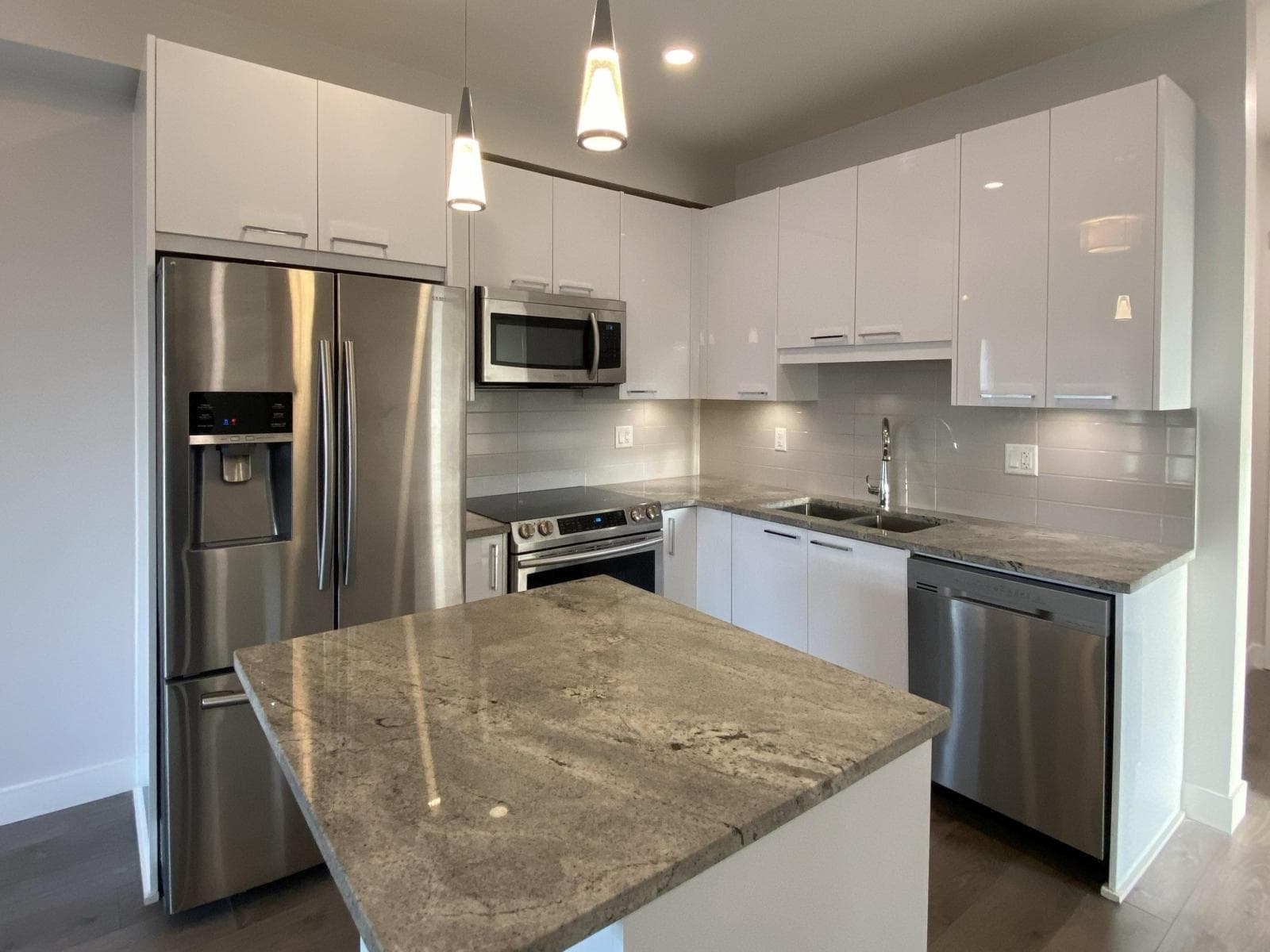 212 20686 EASTLEIGH CRESCENT photo 5