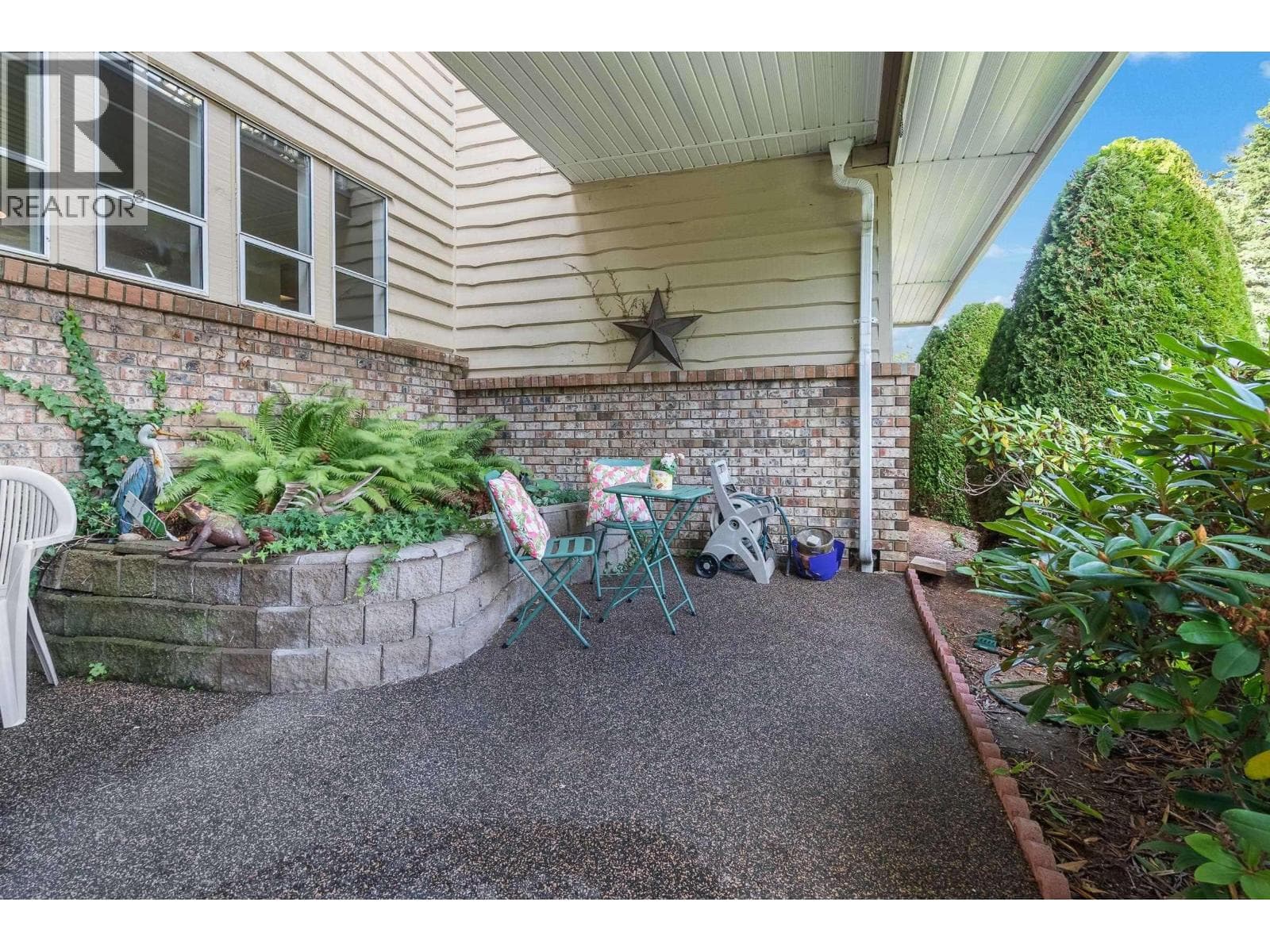83 WOODLAND DRIVE photo 2