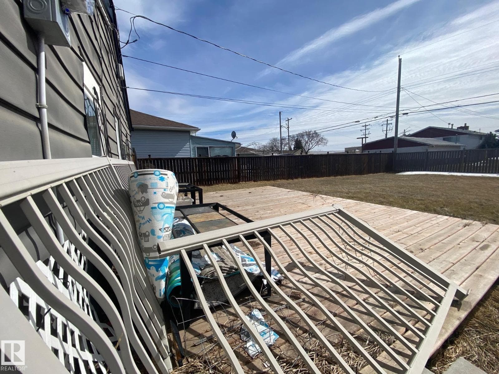 4505 53 AV photo 4