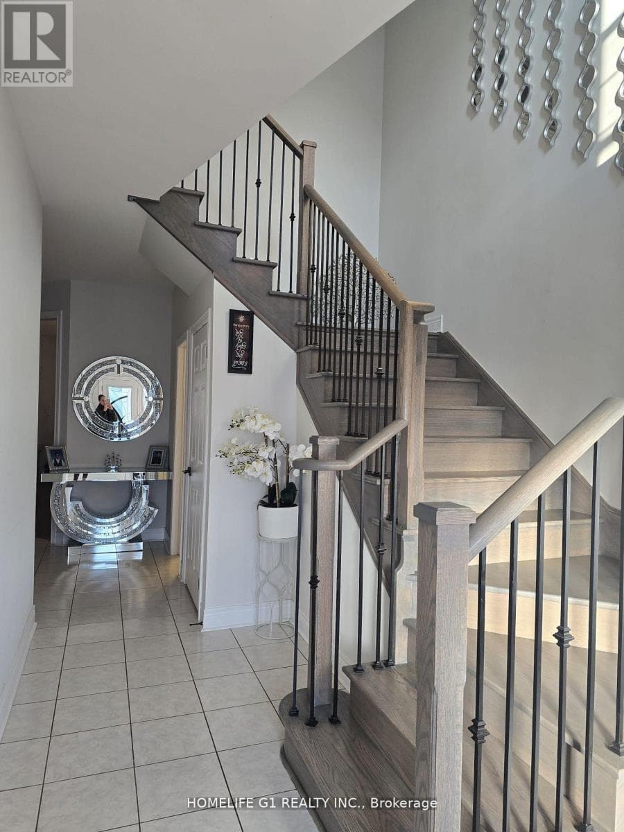 32 BRANIGAN CRESCENT photo 3