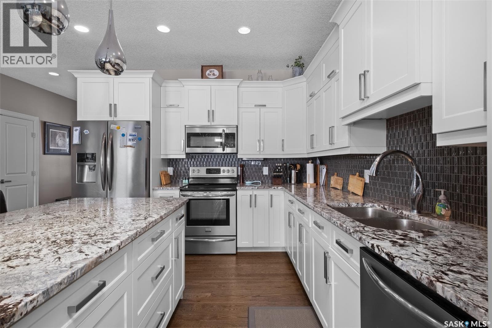 13 2805 Lakeview DRIVE photo 5