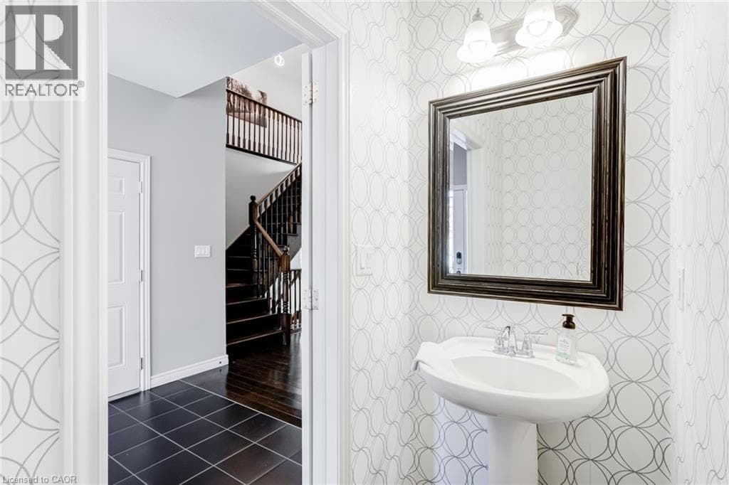 7 KINSMAN Drive photo 5