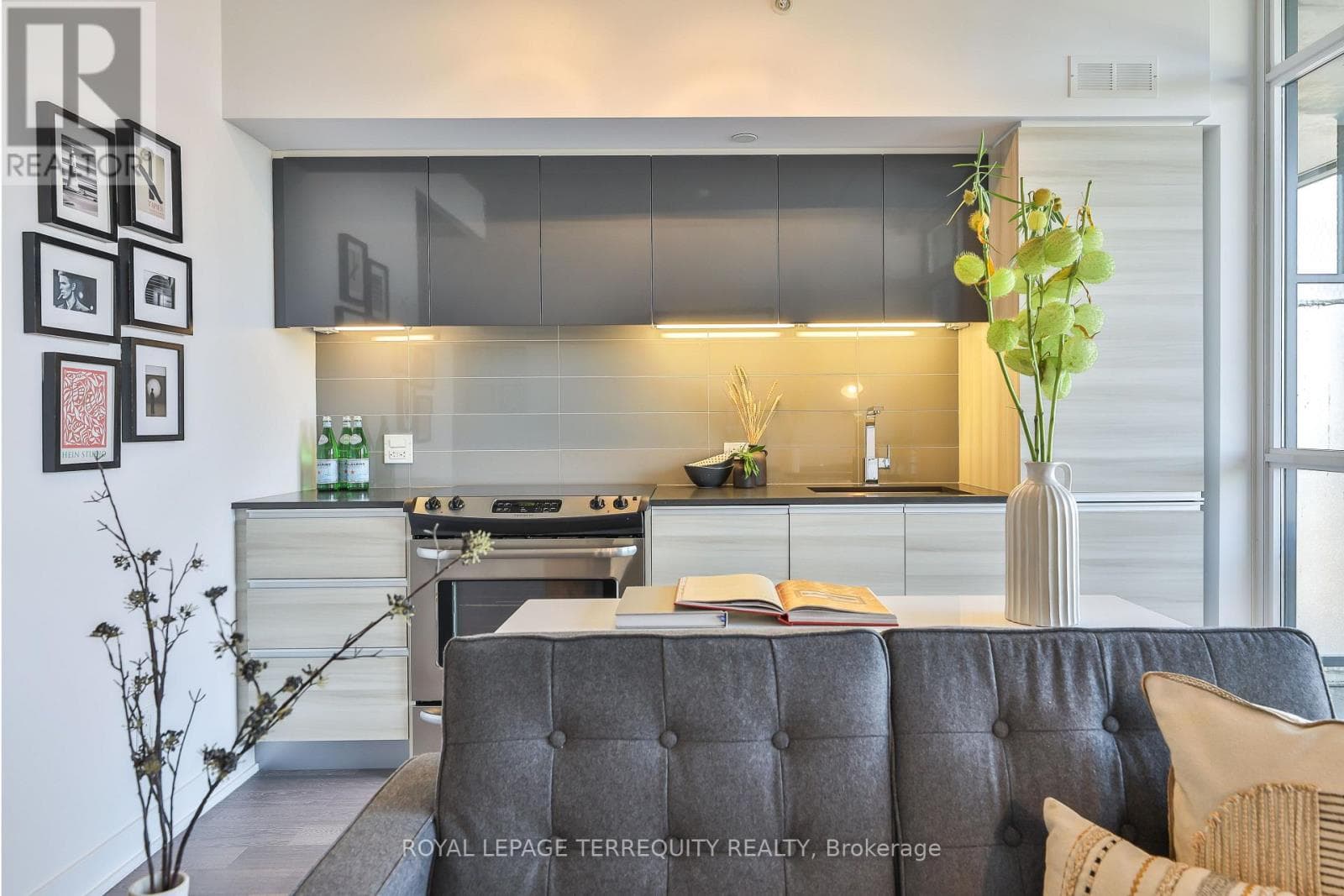 1 bed 1 bath single family at 625 - 1190 DUNDAS STREET E — $439,900