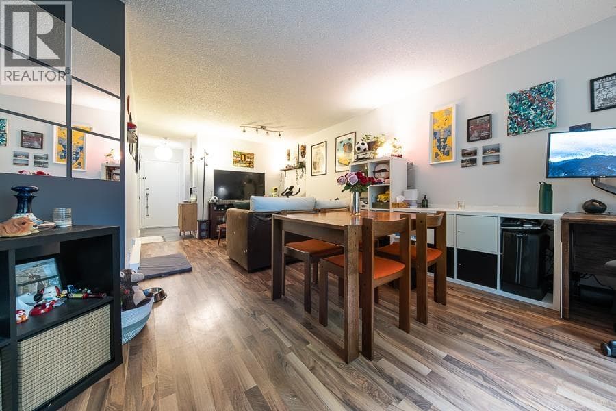 209 1345 COMOX STREET photo 3