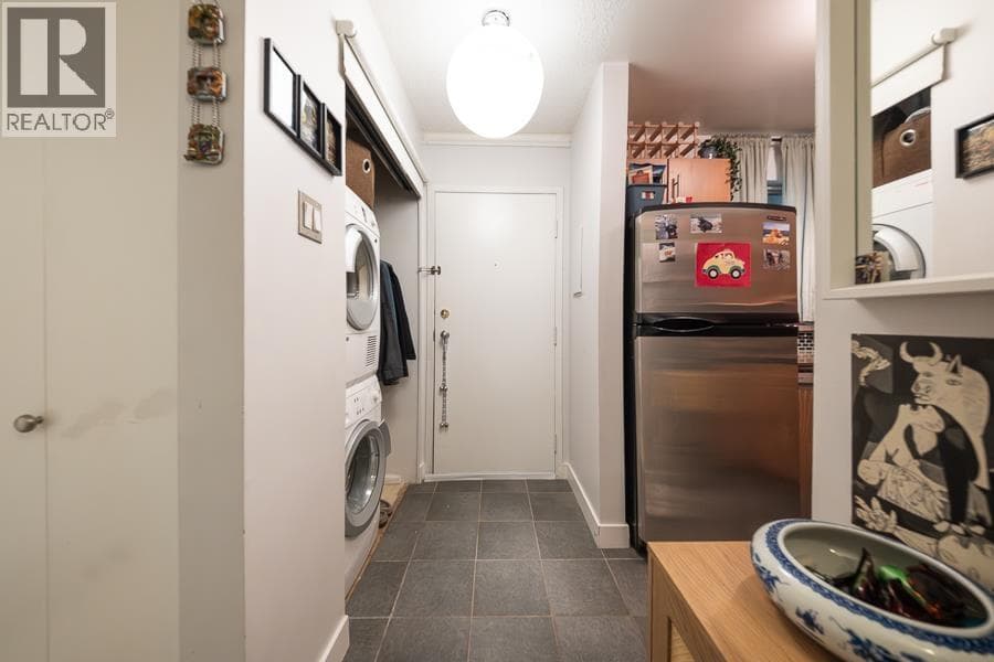209 1345 COMOX STREET photo 4