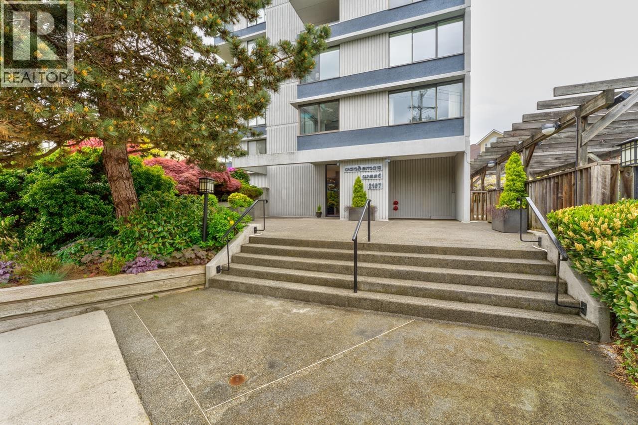 203 2167 BELLEVUE AVENUE photo 3