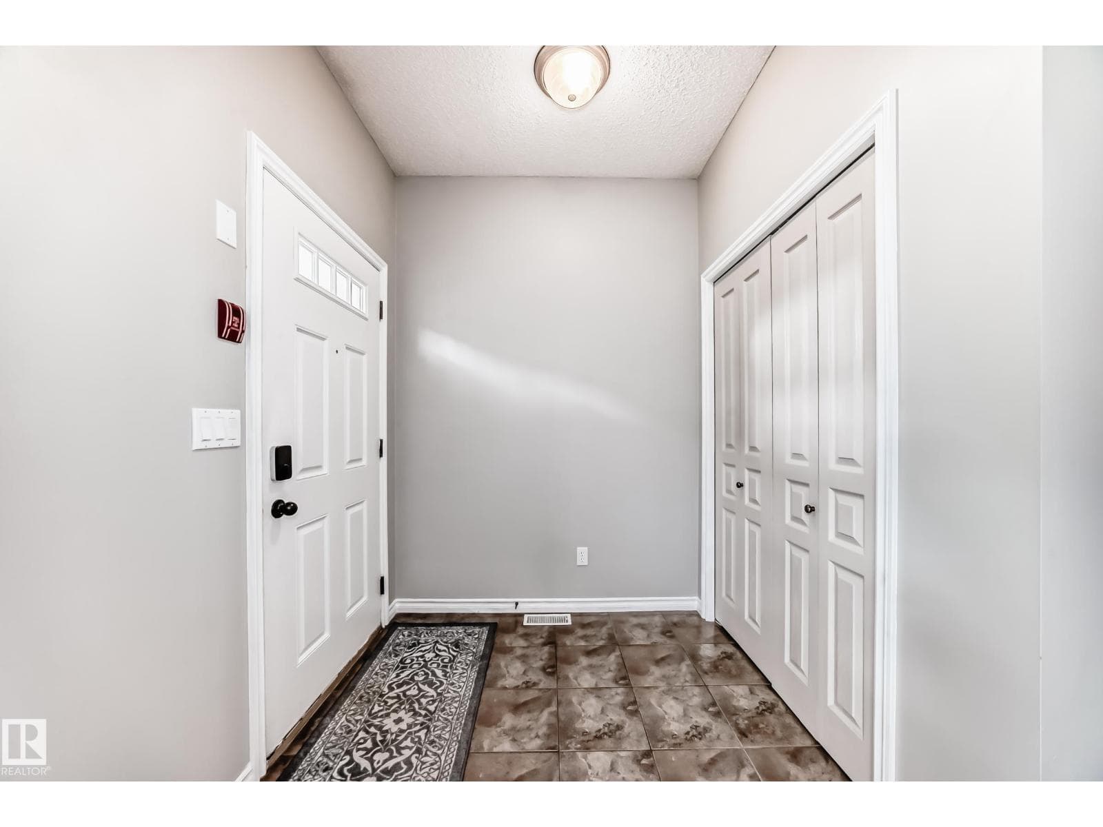 #105 13825 155 AV NW photo 4