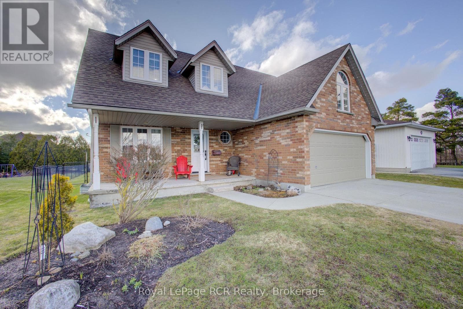 232 CONESTOGA STREET N photo 4