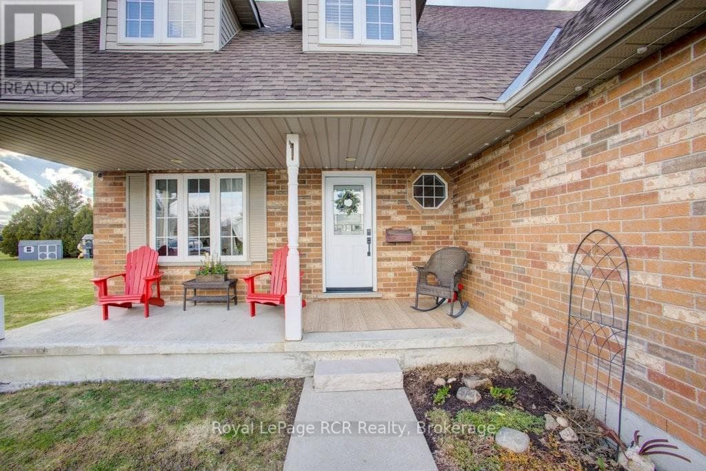232 CONESTOGA STREET N photo 3