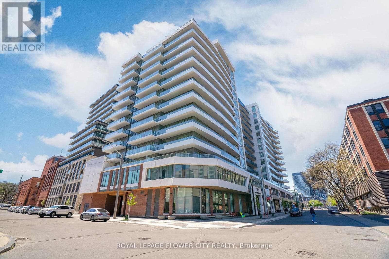 2 bed 1 bath single family at 907 - 212 KING WILLIAM STREET S — $369,000