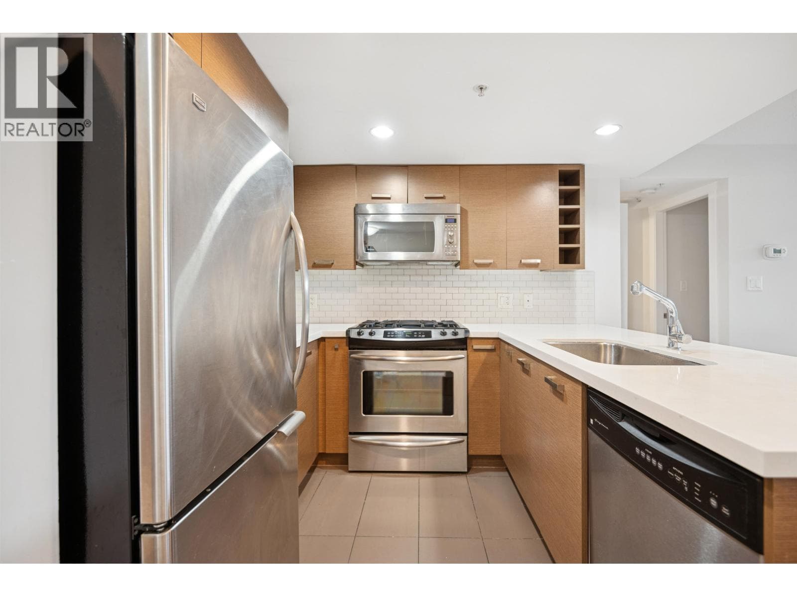 511 8033 SABA ROAD photo 4