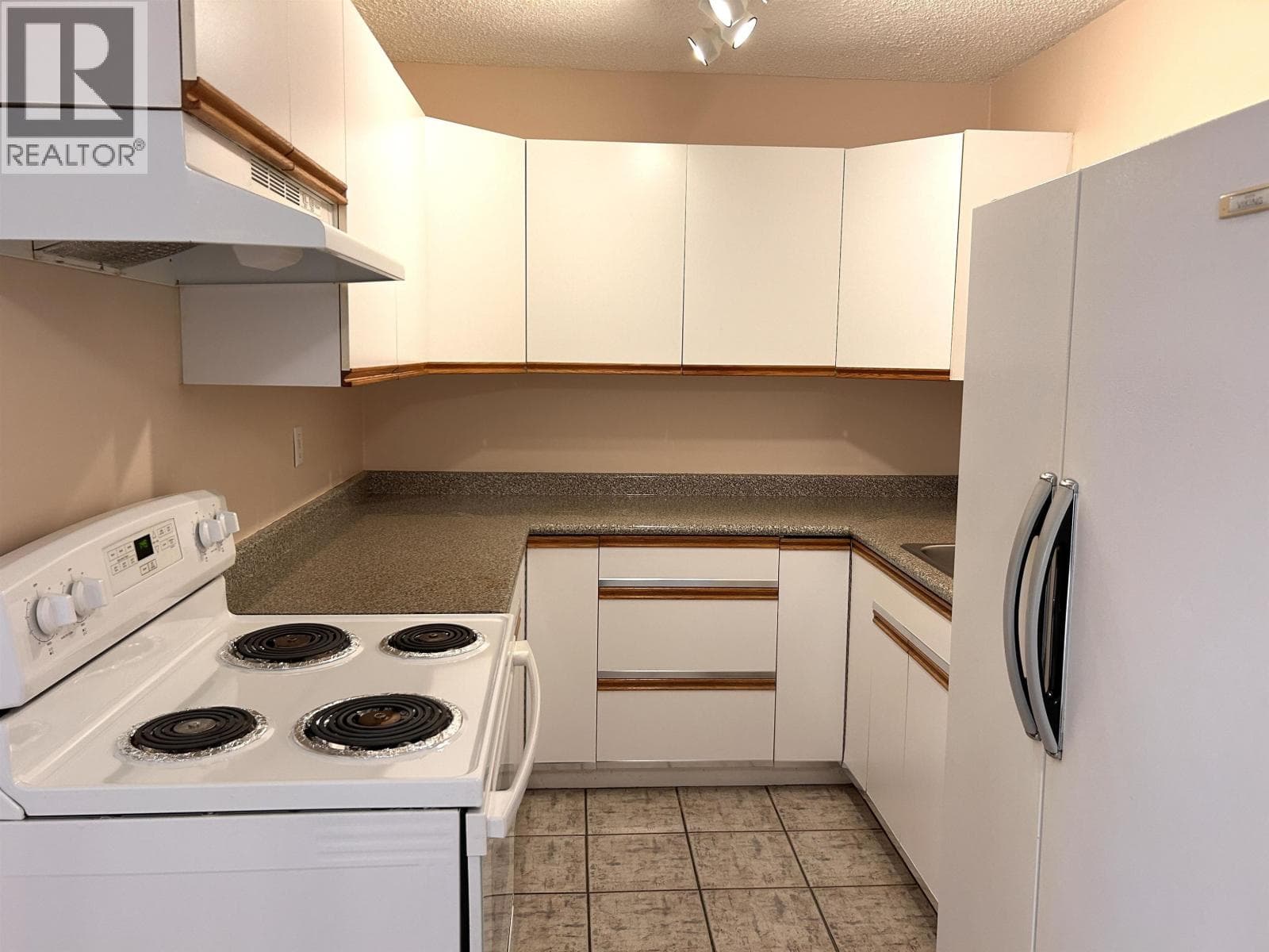 304 7200 LINDSAY ROAD photo 2