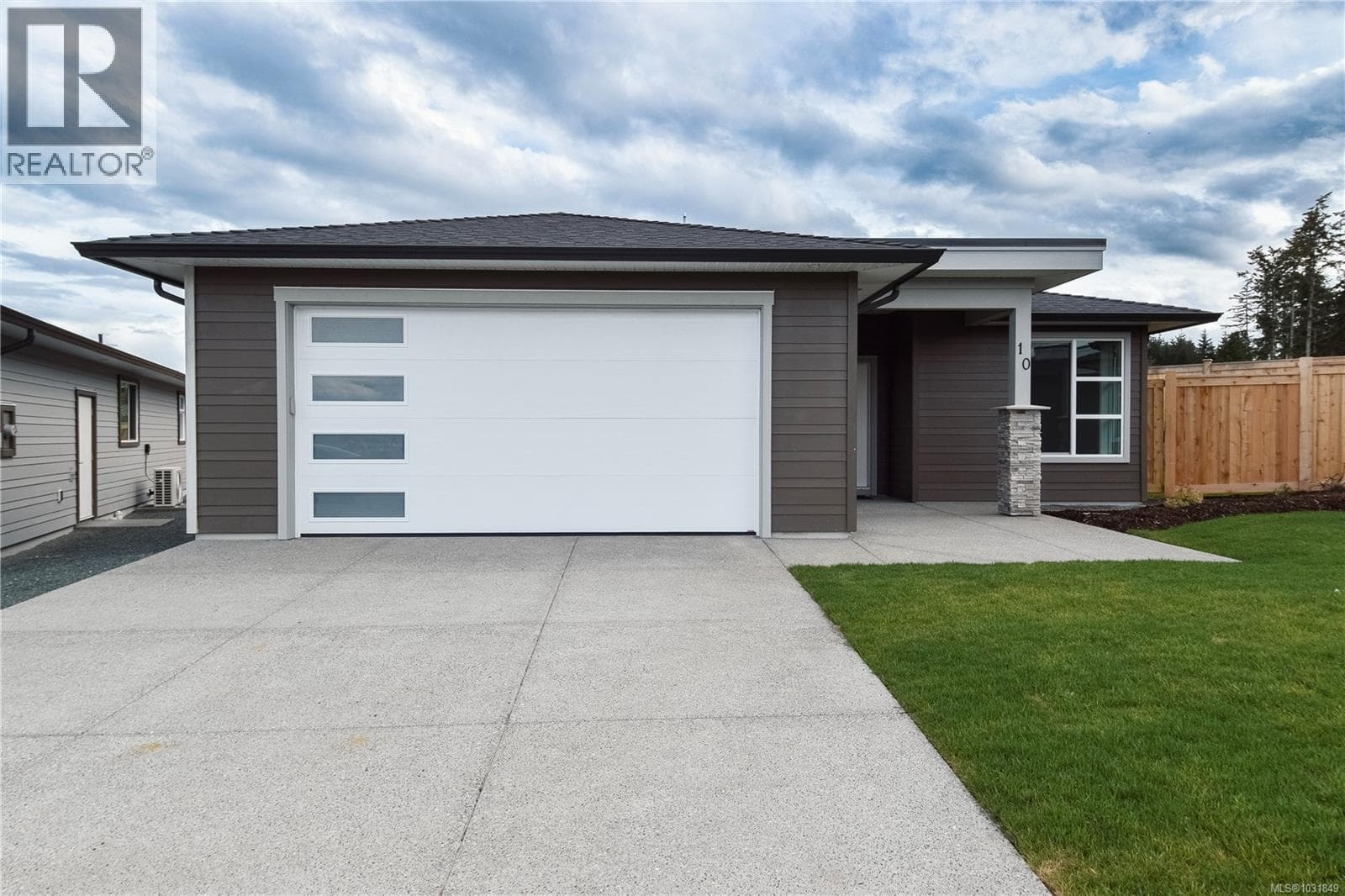 3 bed 2 bath single family at 13 457 Arizona Dr — $868,900
