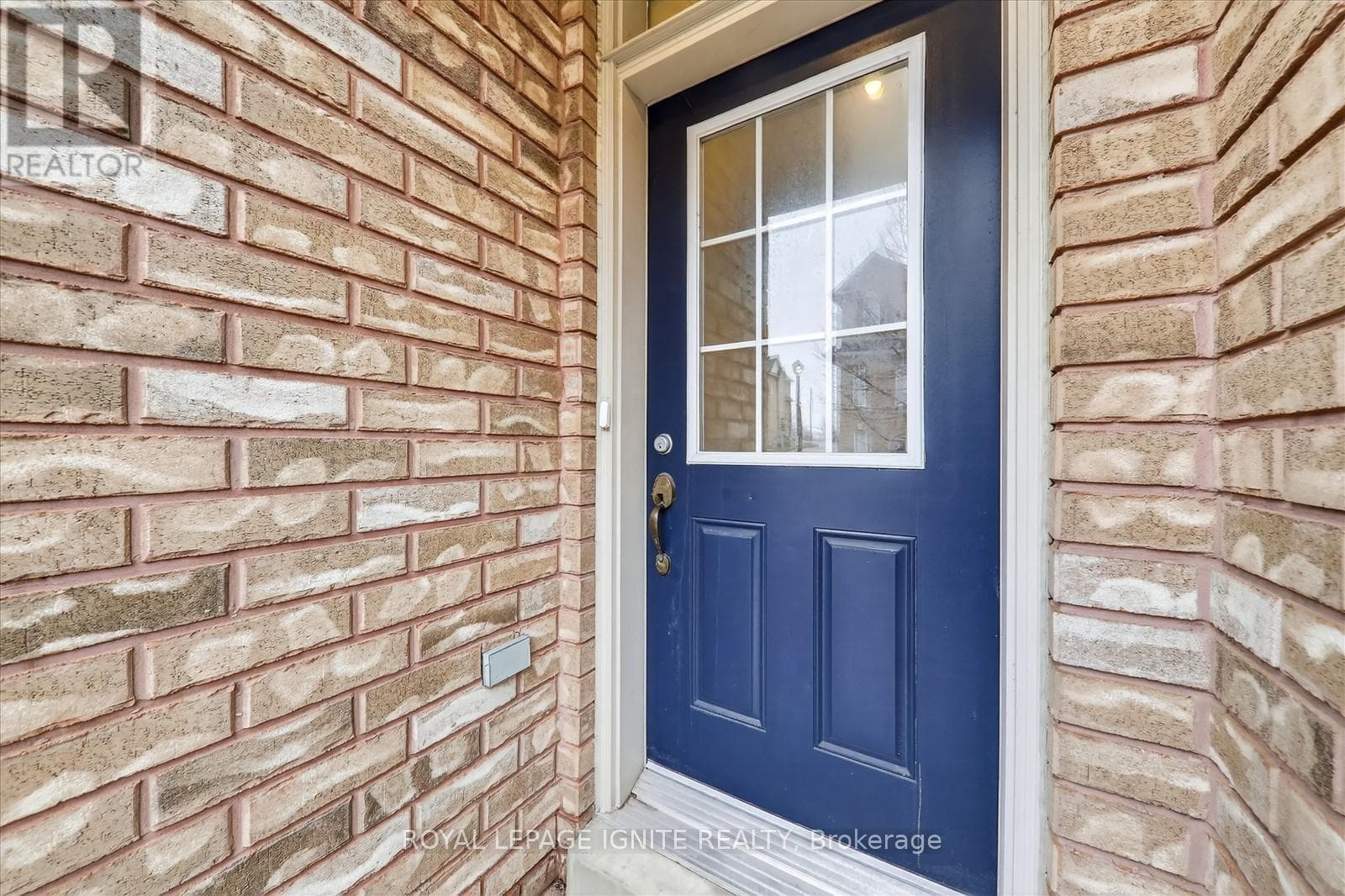 72 OAKINS LANE photo 4