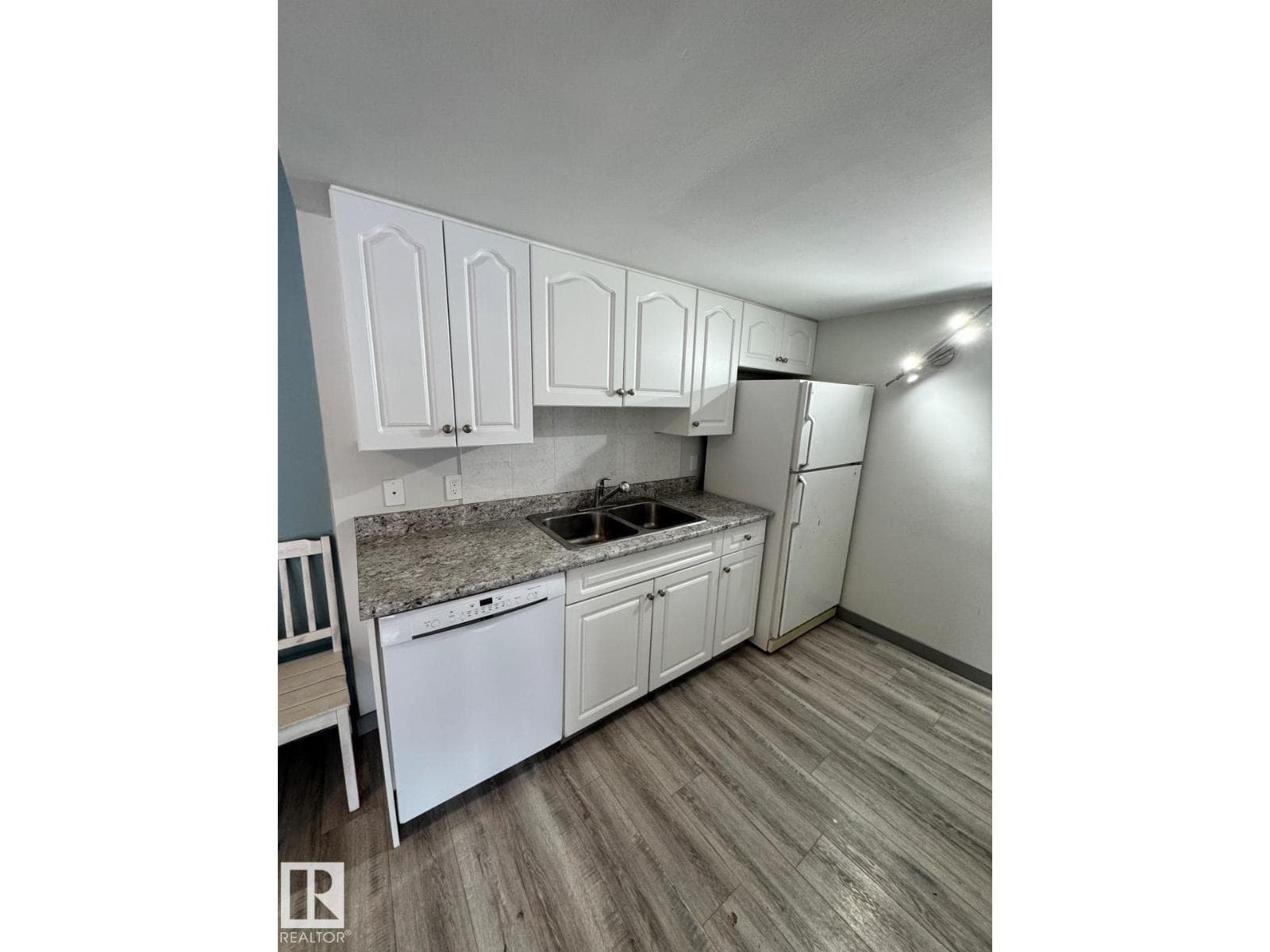 #612 2908 116A AV NW photo 4