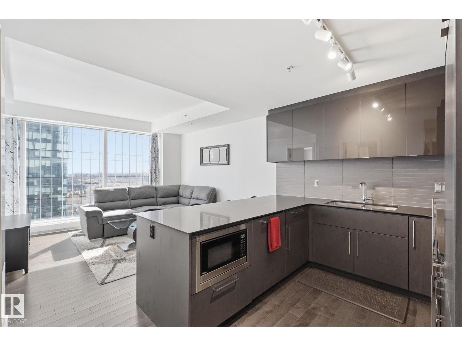 #3308 10360 102 ST NW