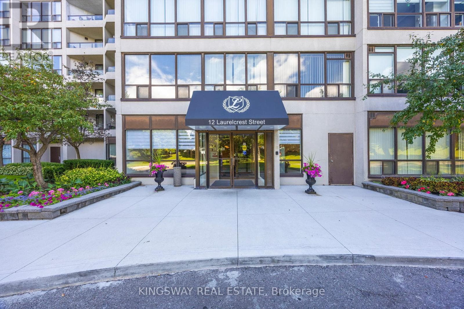 507 - 12 LAURELCREST STREET photo 2