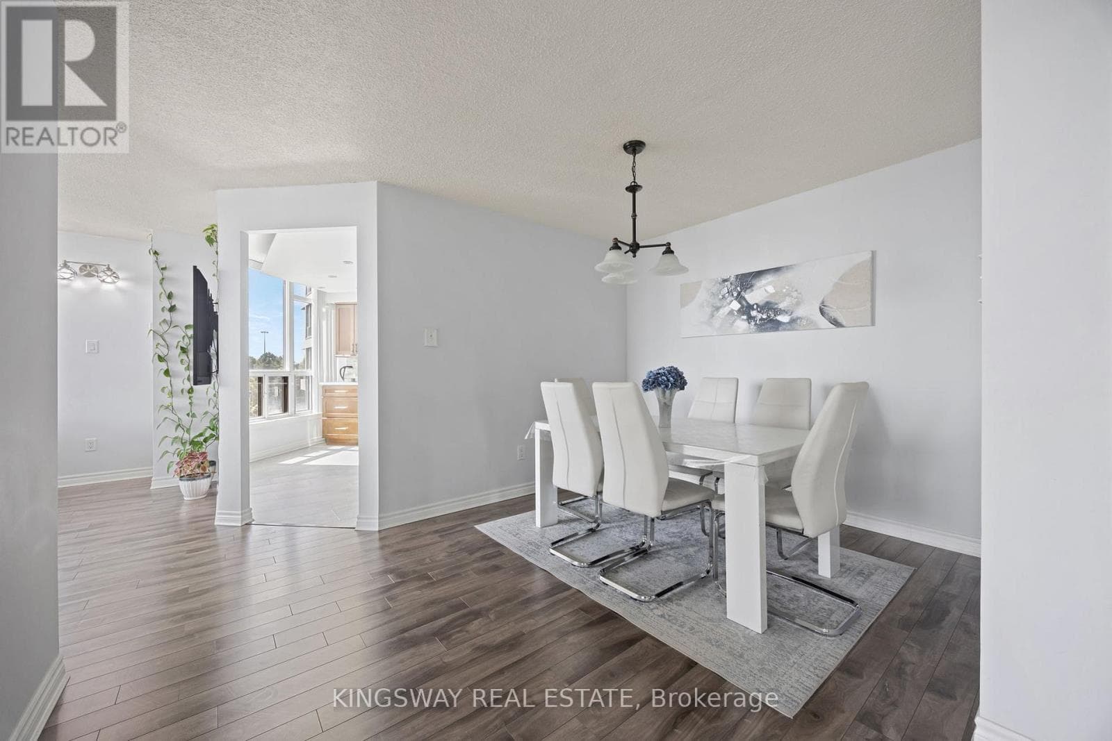 507 - 12 LAURELCREST STREET photo 5