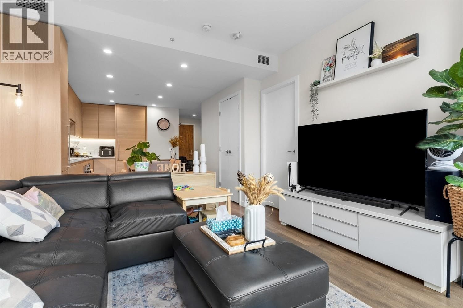 603 305 MORRISSEY ROAD photo 5