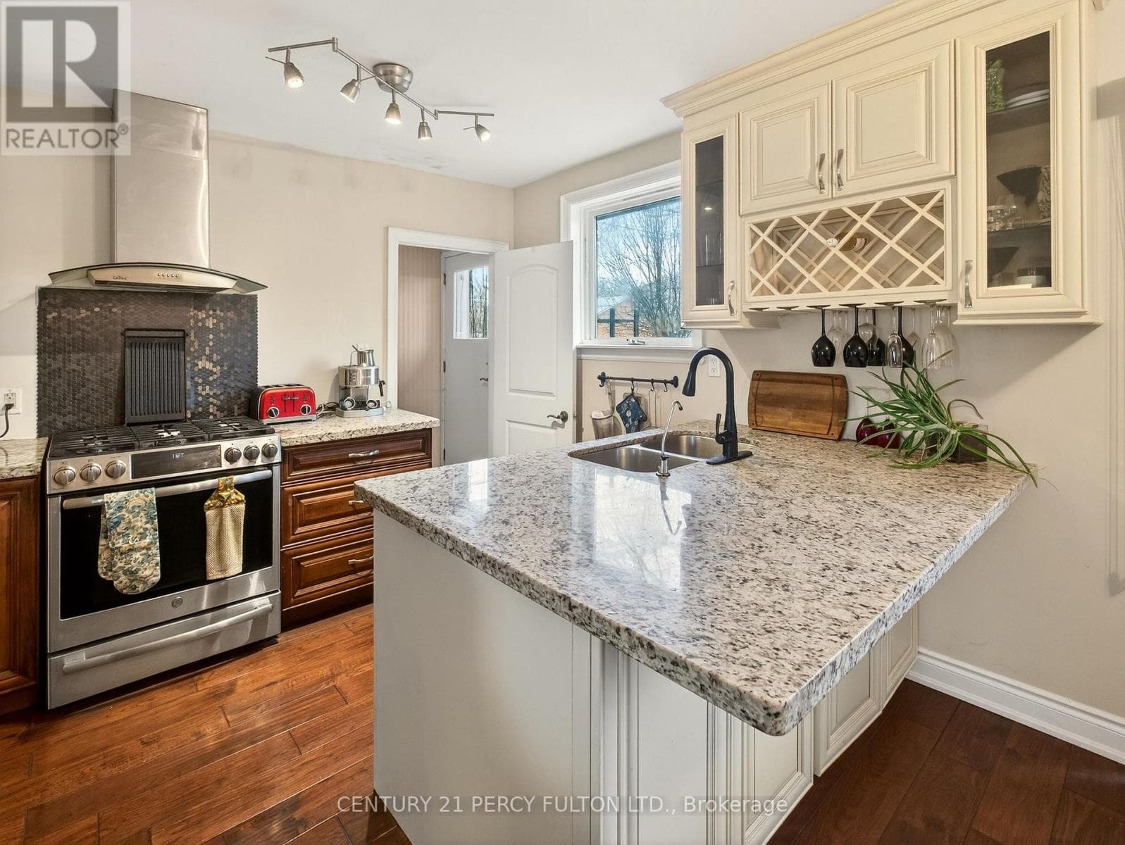 840 BEM AVENUE photo 4